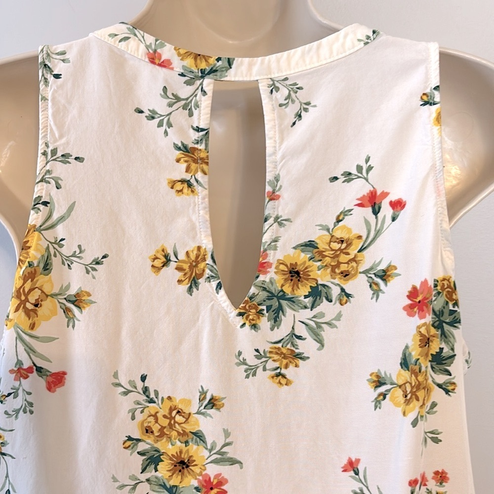 Old Navy Floral Sleeveless V-Neck Top - White, Yellow and Green Accents Size M - Picture 4 of 11